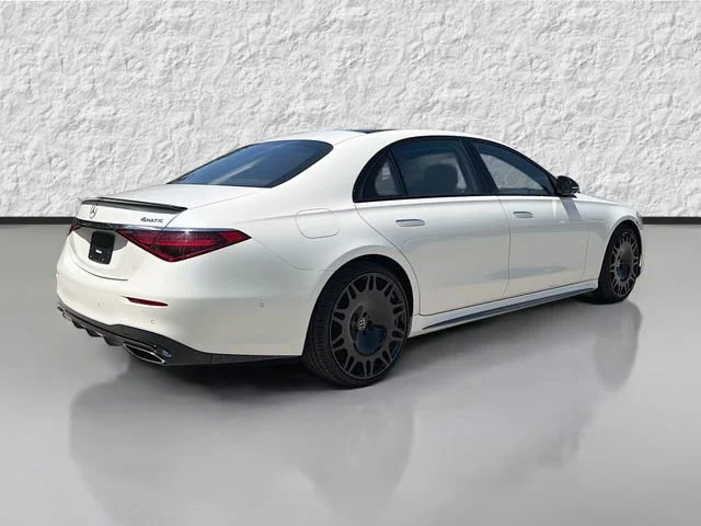 Used 2023 MANUFAKTUR Diamond White Mercedes-Benz S 580 image 3