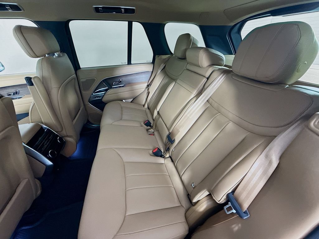 New 2026 Santorini Black Land Rover SE image 25