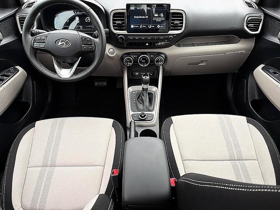 New 2026 Shimmering Silver Hyundai SEL image 23