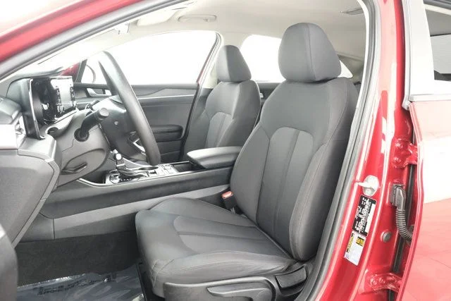 Used 2023 Red Kia LXS image 28