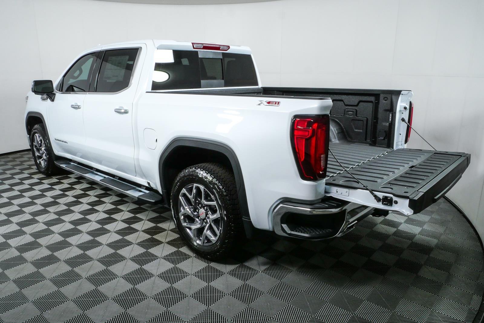 2026 GMC Sierra 1500 SLT - Photo 33