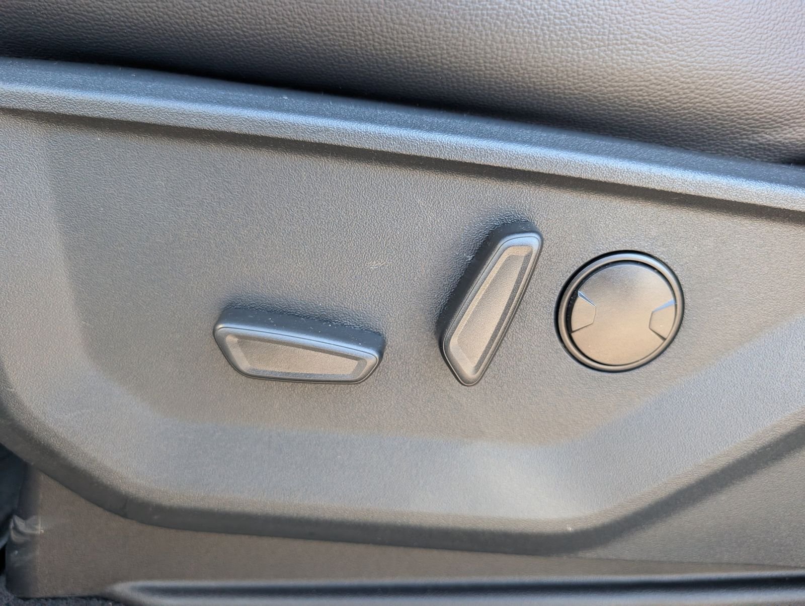 New 2026 Carbonized Gray Metallic Ford Lariat image 15