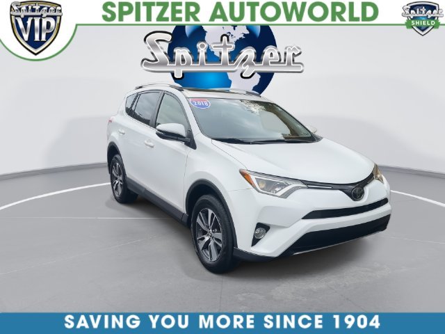 Used 2018 White Toyota XLE image 4