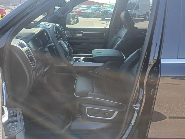 New 2027 Diamond Black Crystal Pearl-Coat Exterior Paint RAM Laramie image 9