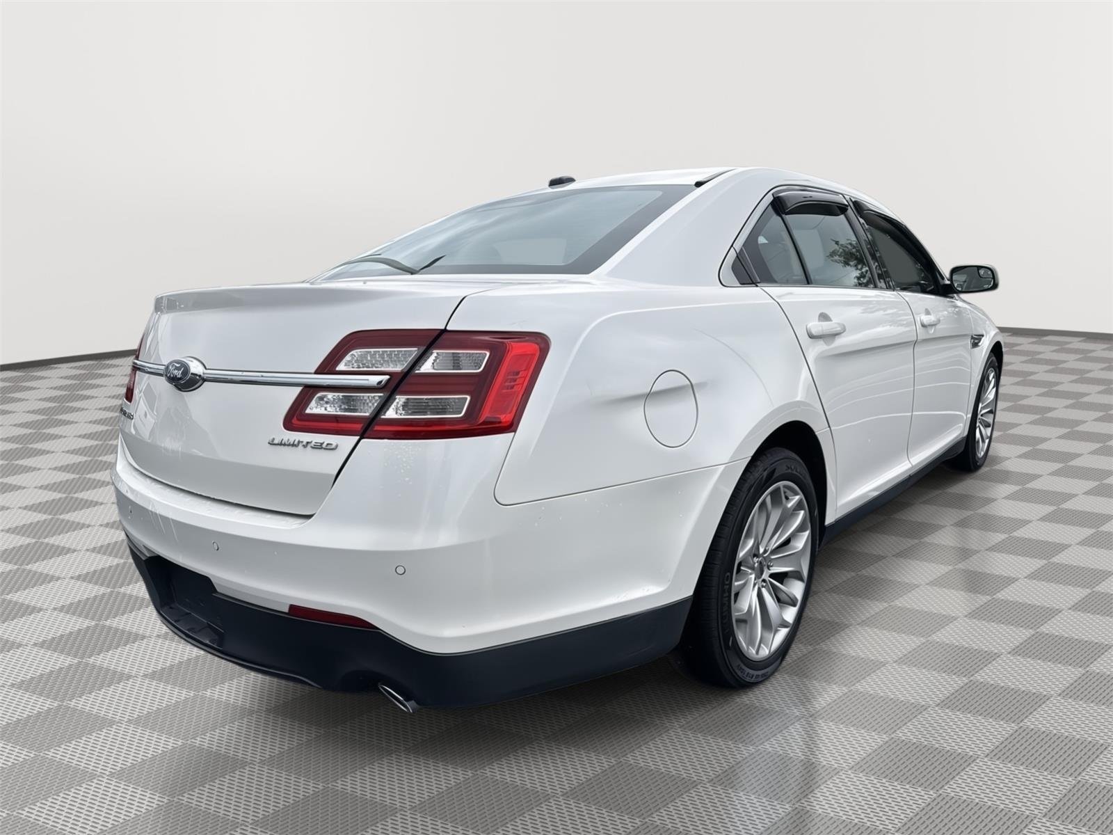 Used 2016 White Platinum Metallic Tri-Coat Ford Limited image 12