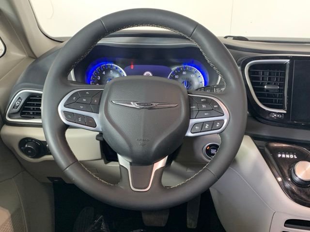 Used 2024 White Chrysler Touring L image 28