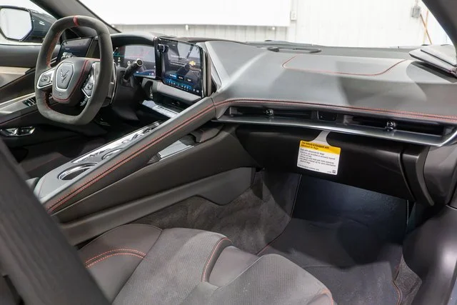 2027 Chevrolet Corvette 2LT - Photo 27