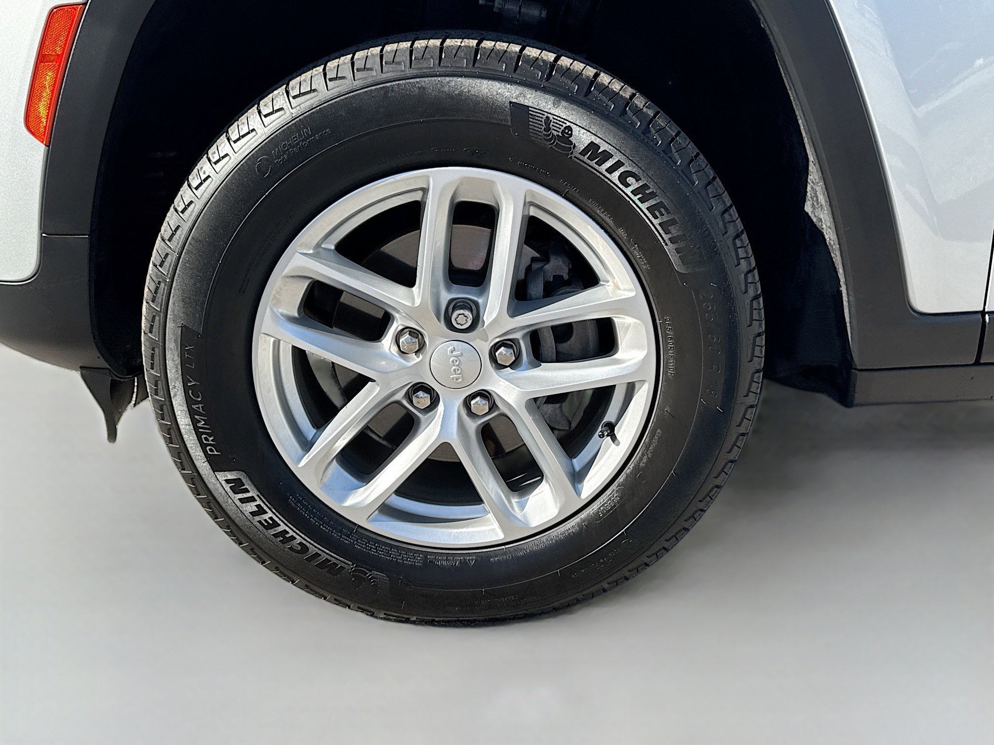 Used 2025 Silver Zynith Jeep Laredo X image 42
