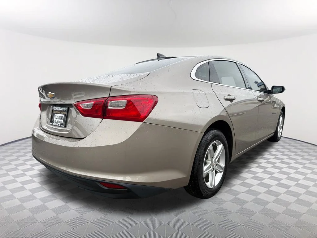Used 2022 Gray Chevrolet LS image 5