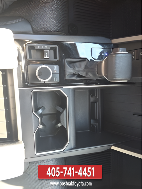 Used 2025  Toyota SR5 image 17