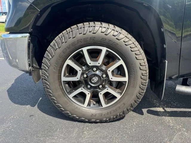 Used 2015 Black Toyota SR5 image 12