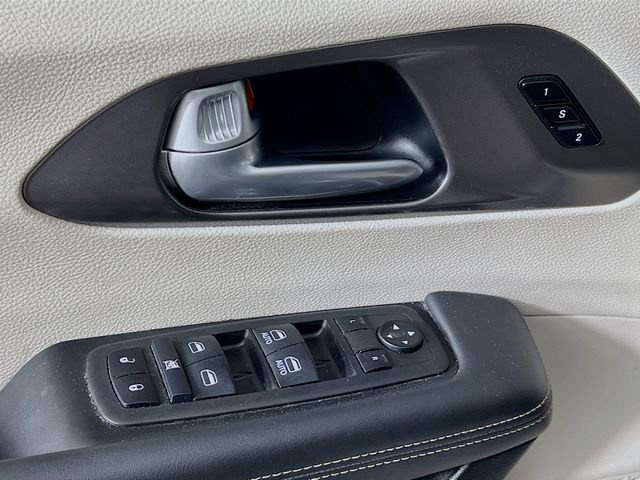 2024 Chrysler Pacifica Touring L - Photo 9