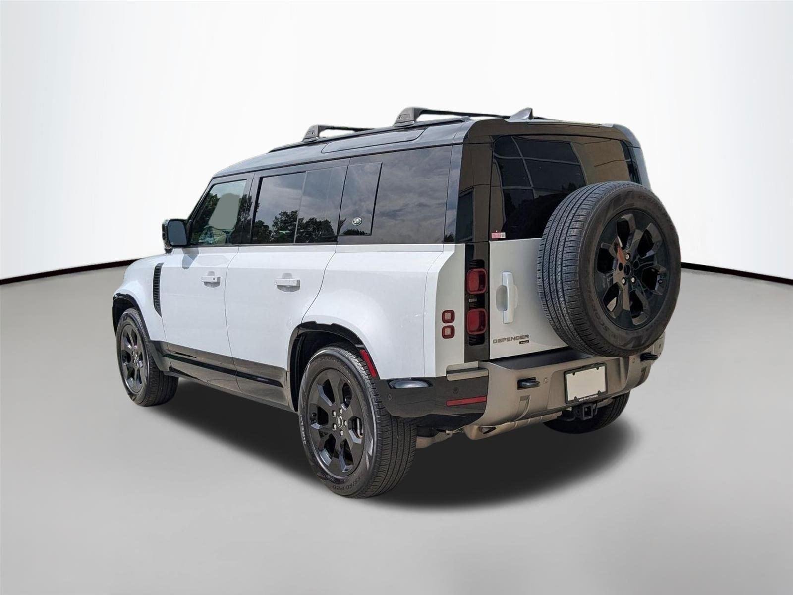 Used 2023 Yulong White Metallic Land Rover X-Dynamic SE image 7
