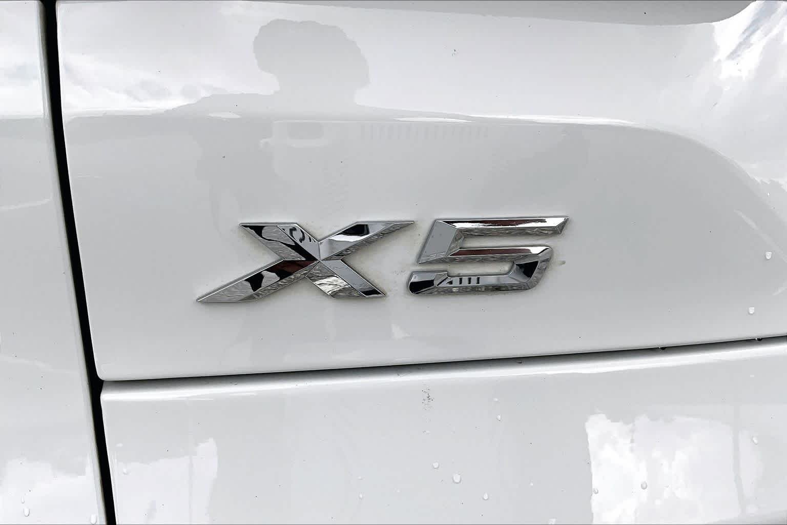 Used 2024 Alpine White BMW xDrive40i image 10