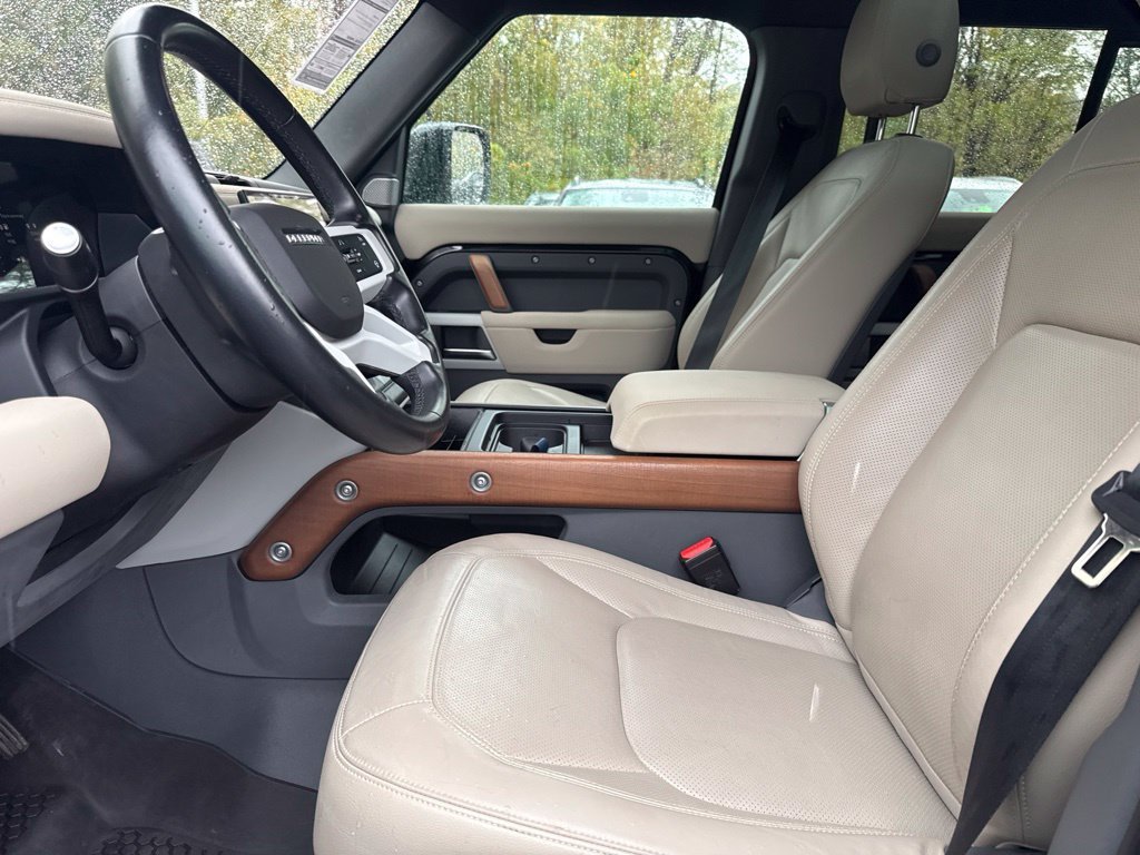 Used 2023 Black Land Rover SE image 9