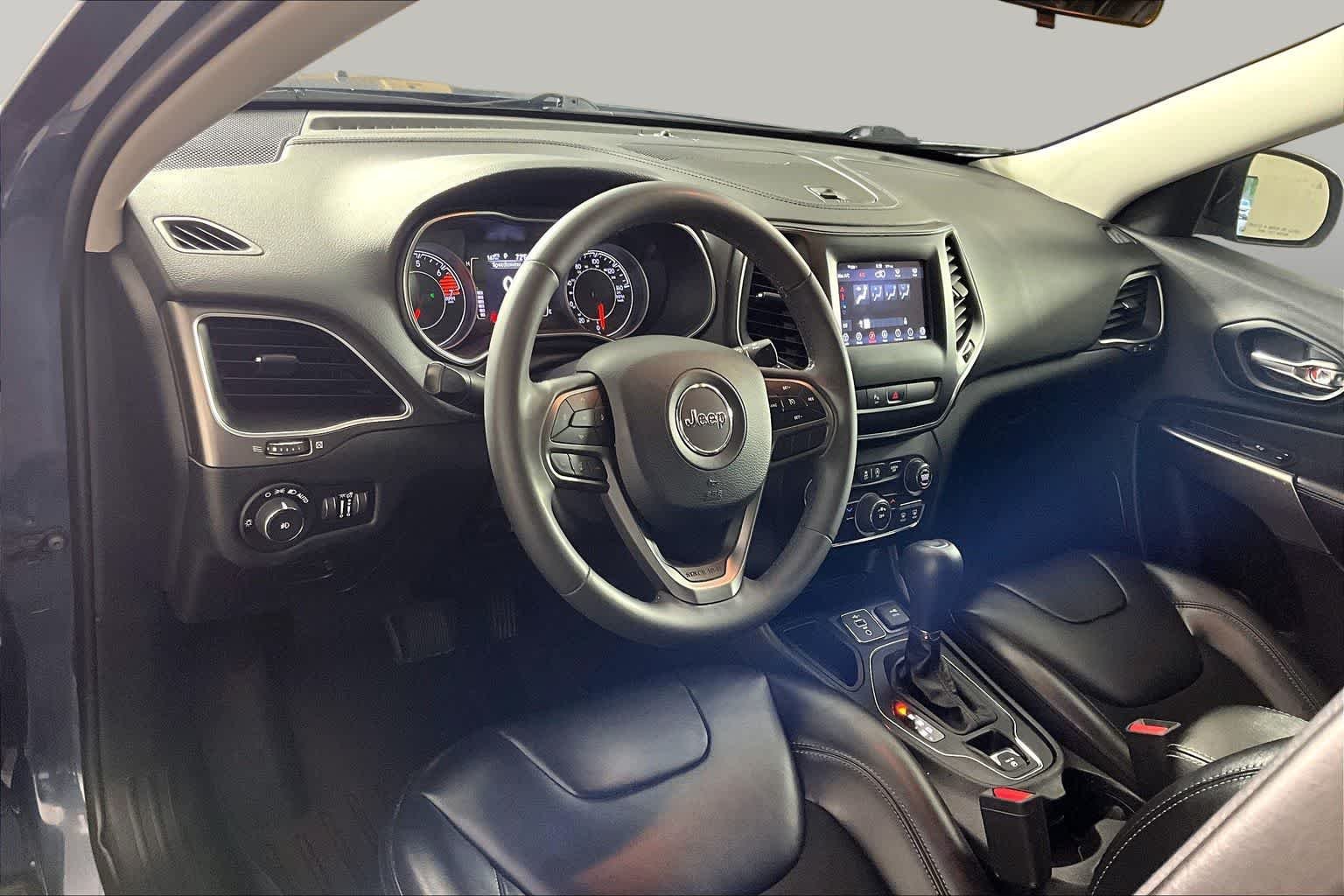 Used 2020 Slate Blue Pearlcoat Jeep Latitude Plus image 25