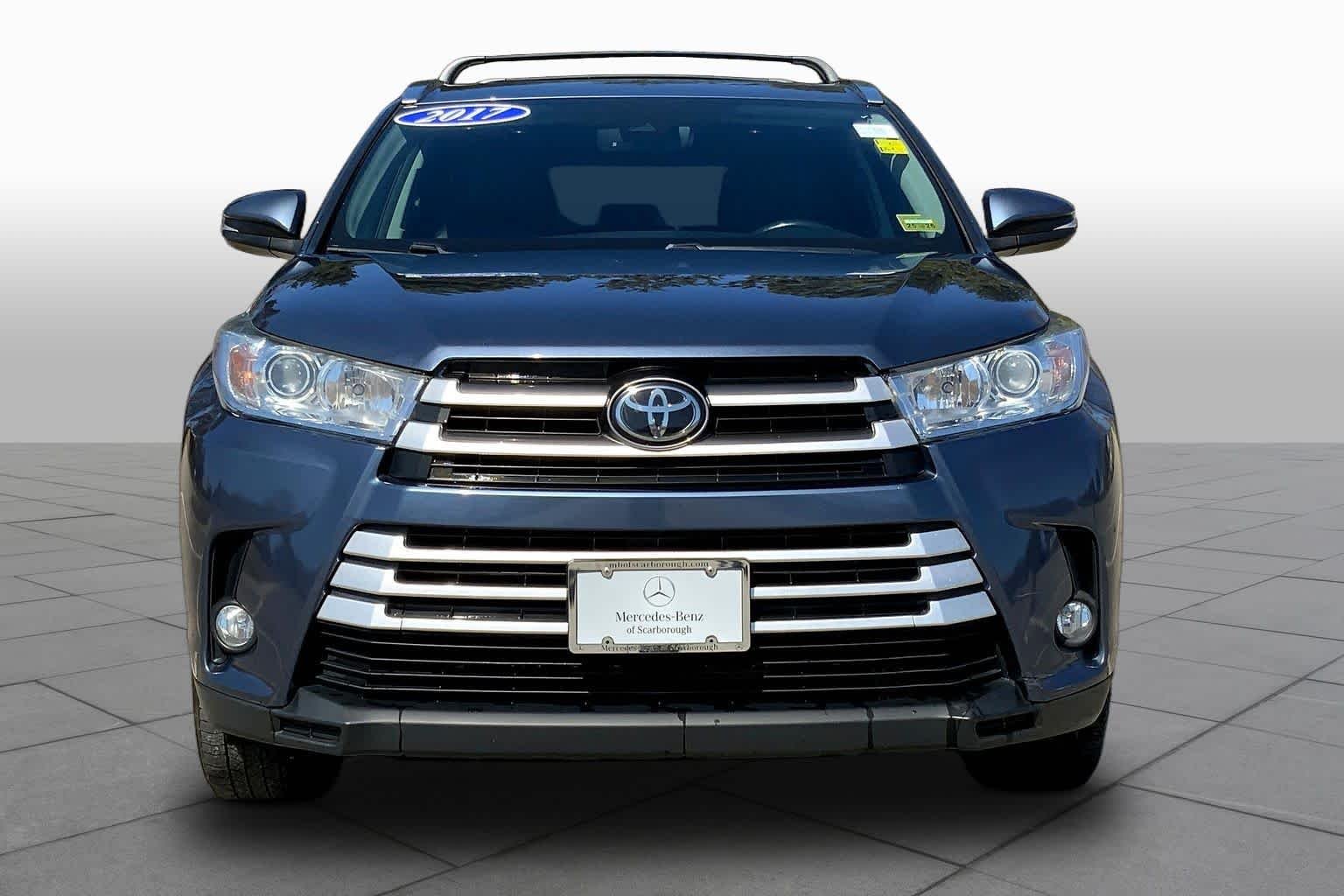 Used 2017 Shoreline Blue Pearl Toyota XLE image 4