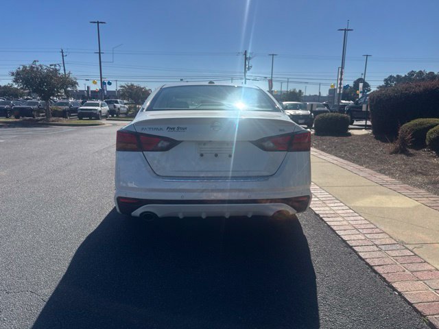 Used 2021 White Nissan 2.5 SL image 8