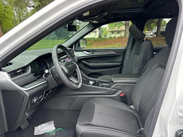 New 2027 White/off-white Jeep Laredo X image 2