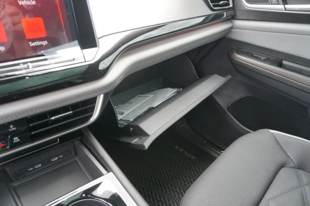 New 2024  Volkswagen 2.0T Peak Edition SEL image 32