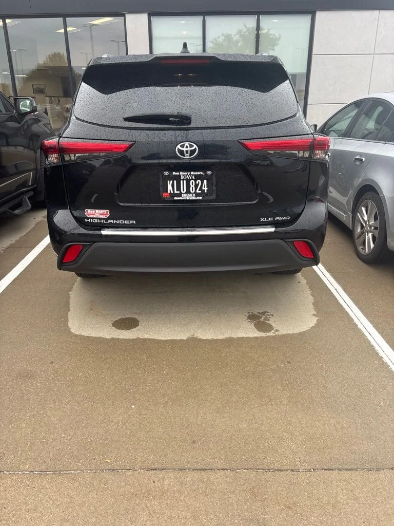 Used 2020 Black Toyota XLE image 5