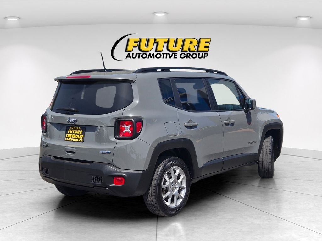 Used 2021 Gray Jeep Latitude image 4