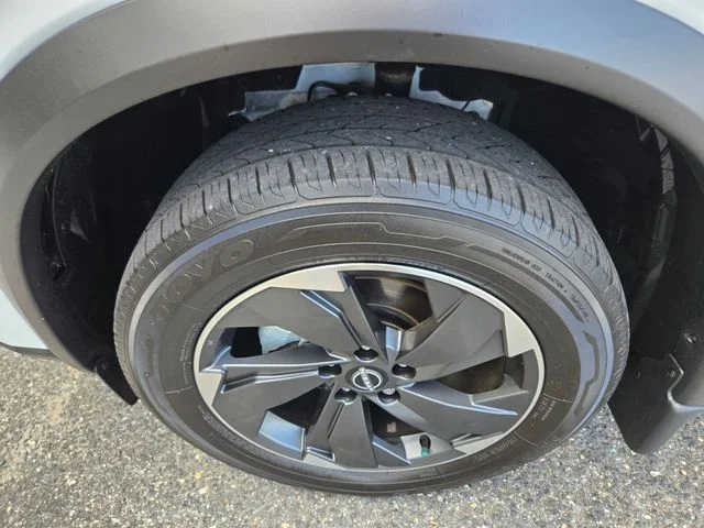 Used 2024 White Nissan SV image 25