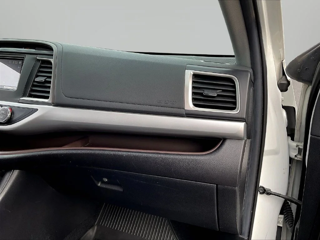 Used 2019 Blizzard Pearl Toyota XLE image 29