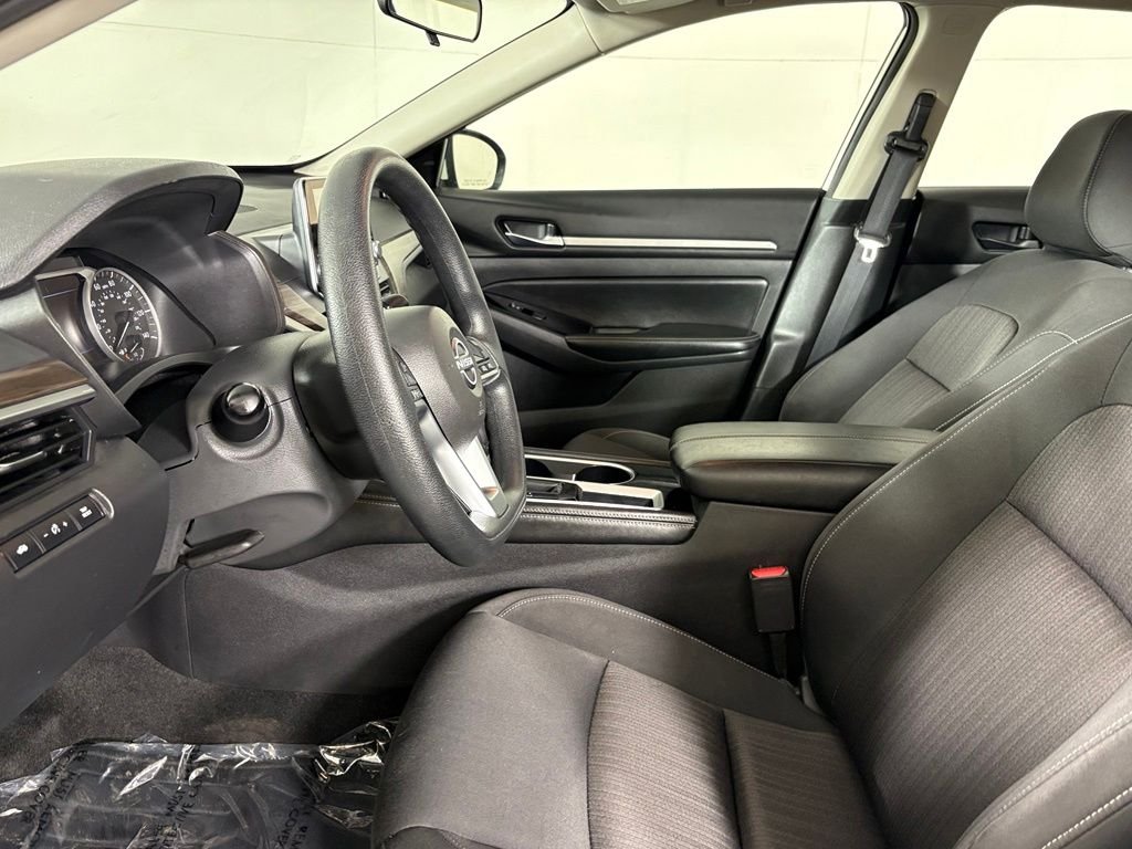 Used 2023 White Nissan 2.5 SV image 21