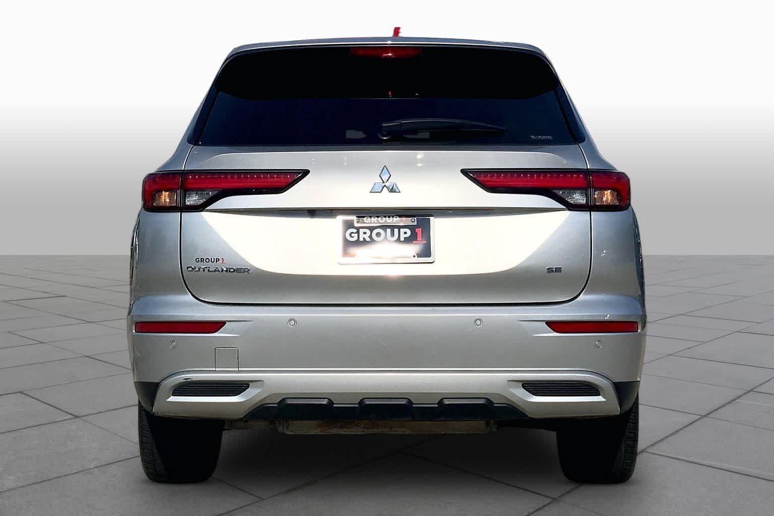 Pre-Owned 2024 Mitsubishi Outlander SE