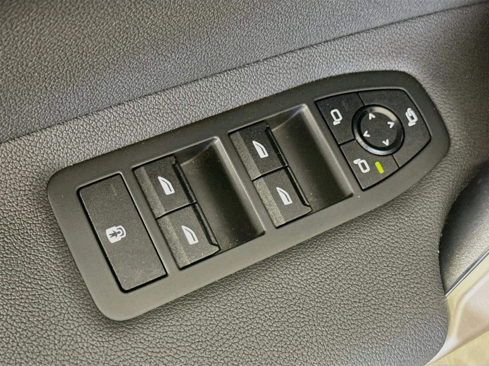 Certified Used 2024 Oxide Gray Metallic BMW xDrive50 image 18