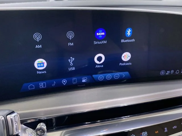 2025 Cadillac LYRIQ Luxury 3 - Photo 21