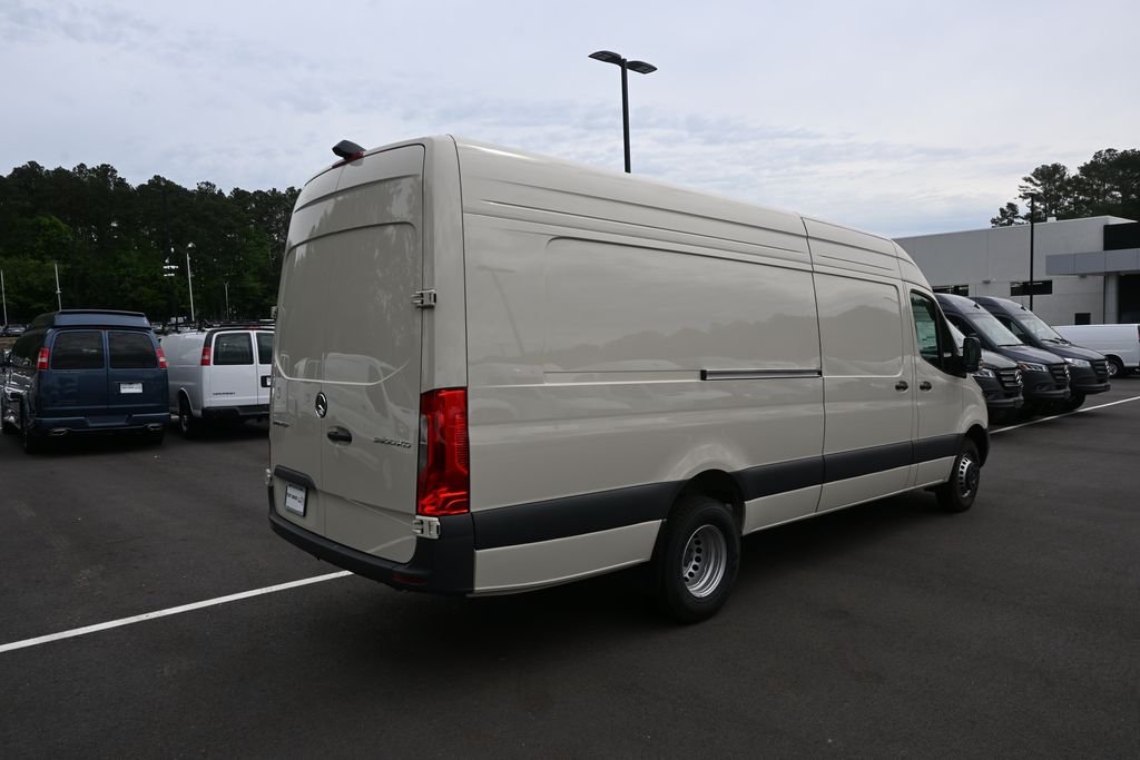 Used 2025 Pebble Gray Mercedes-Benz Cargo 170 WB image 23