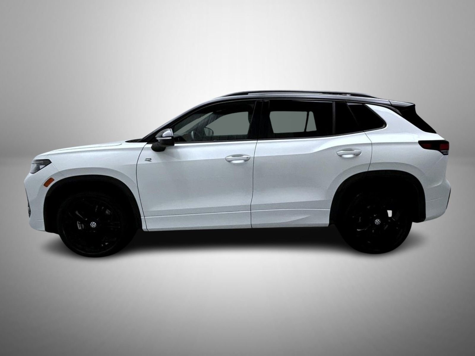 Used 2025 White Volkswagen 2.0T SE R-Line Black image 8