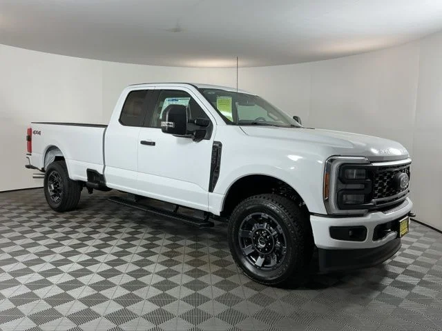 New 2026 Oxford White Ford XL image 3
