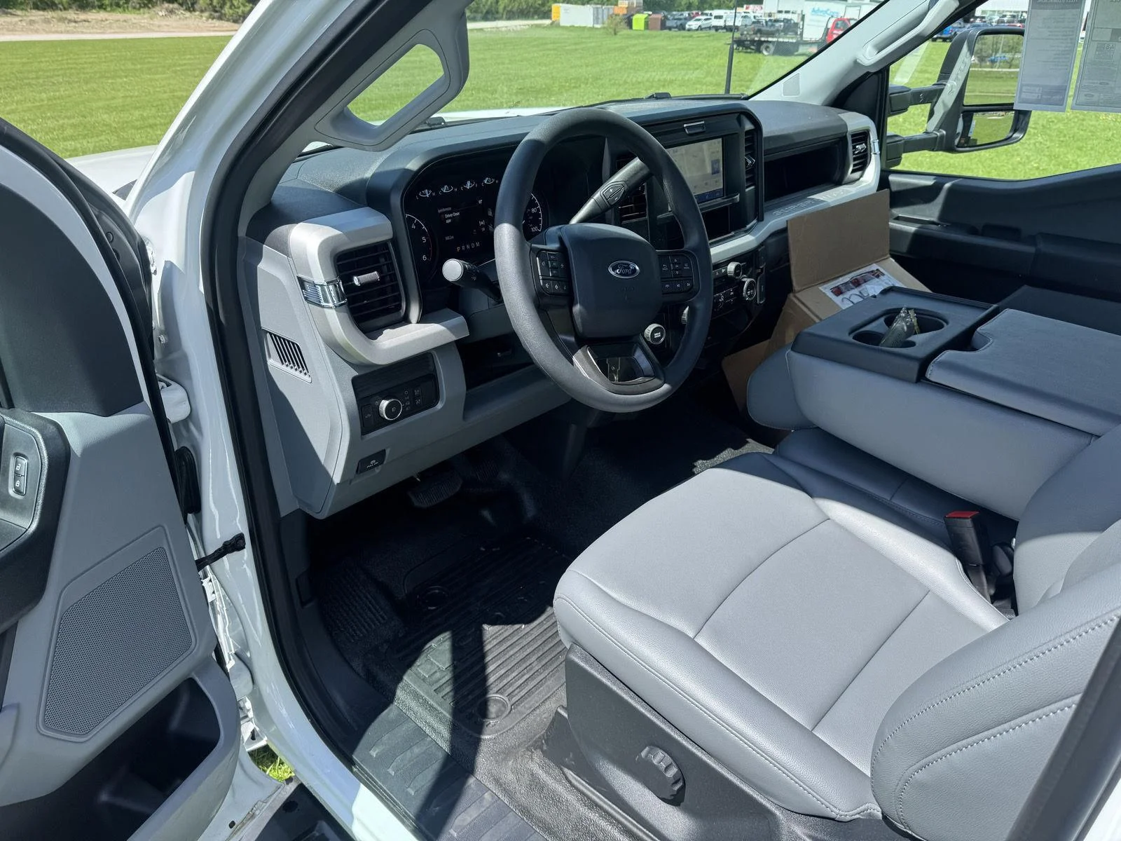 New 2025 Oxford White Ford XL image 6