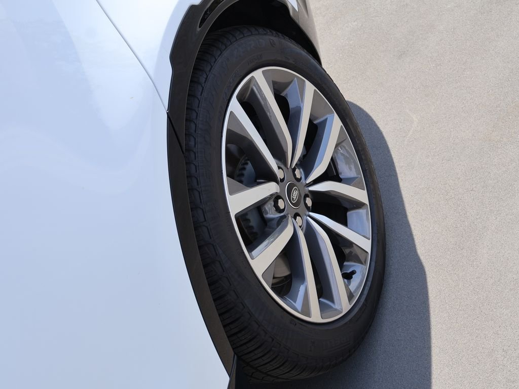 New 2026 Fuji White Land Rover Dynamic SE image 41