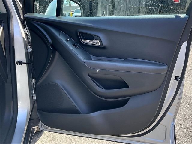 Used 2016 Silver Chevrolet LS image 19