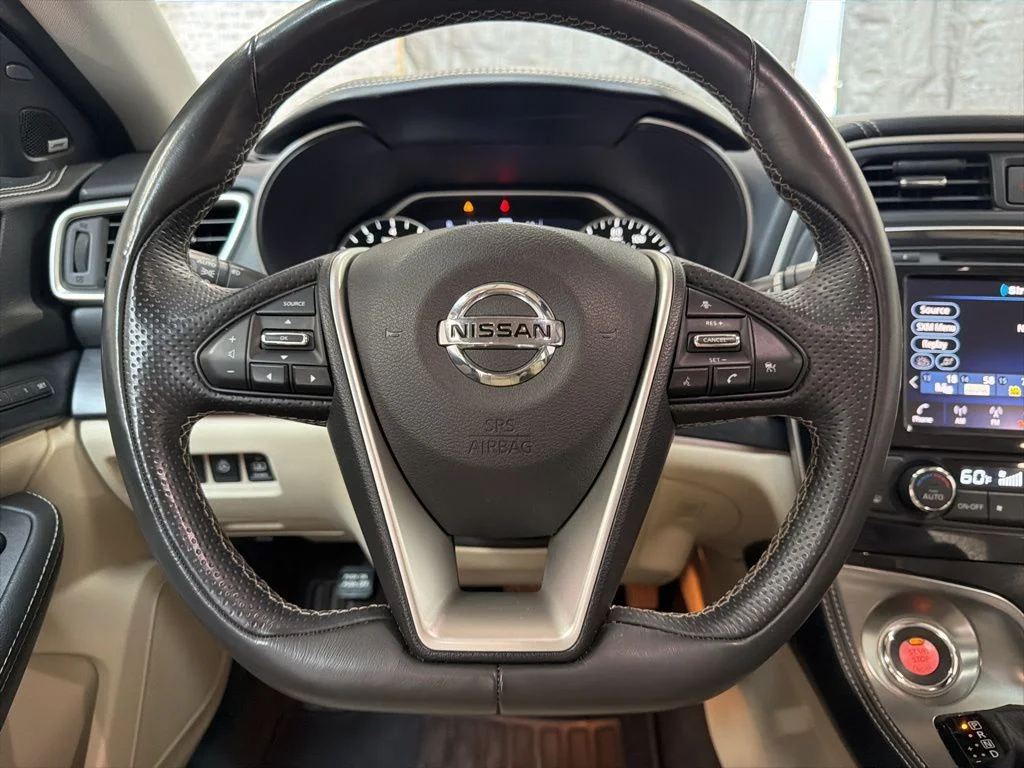 Used 2022 Black Nissan Platinum image 17