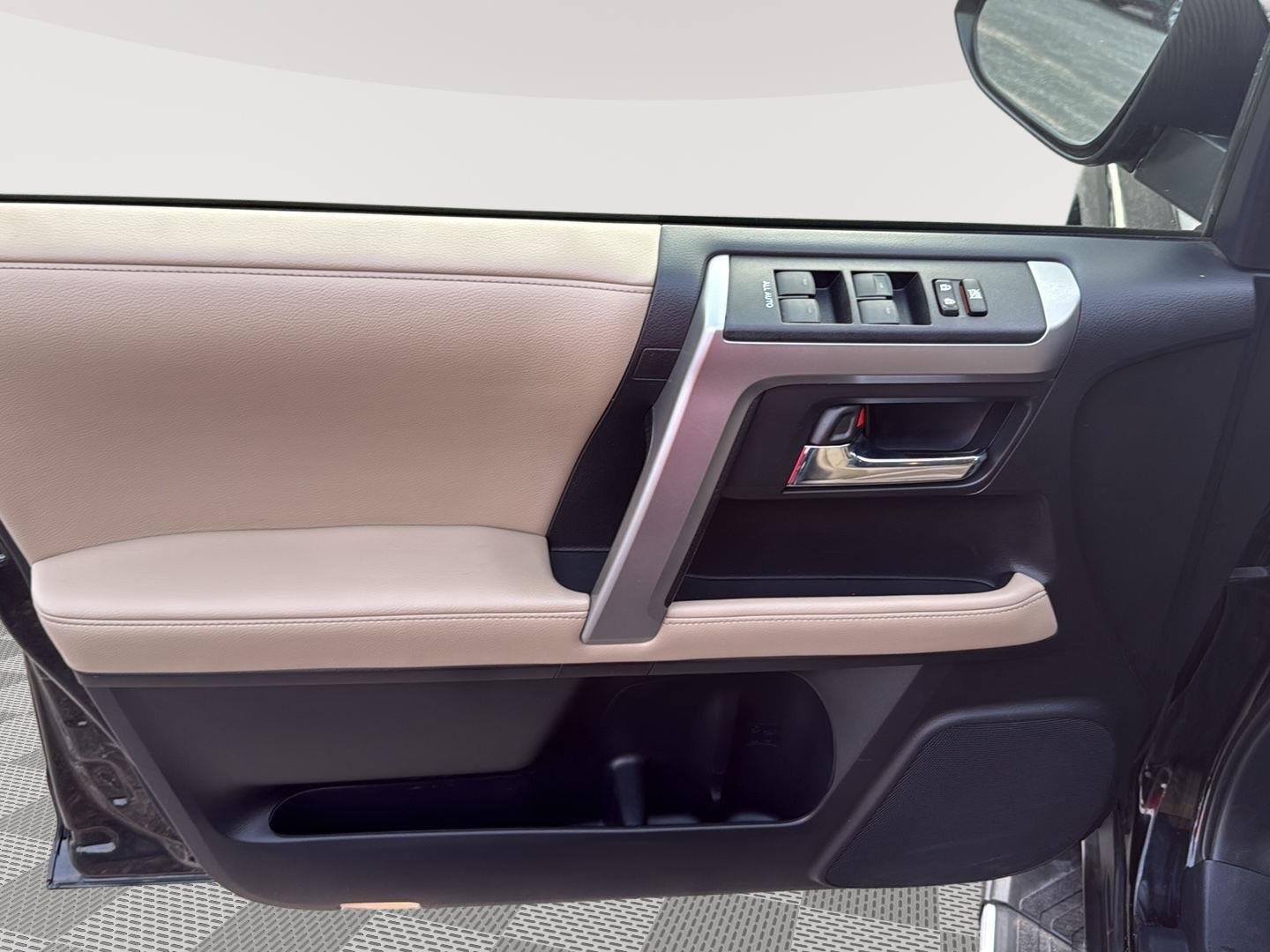 Used 2018 Midnight Black Metallic Toyota SR5 image 5