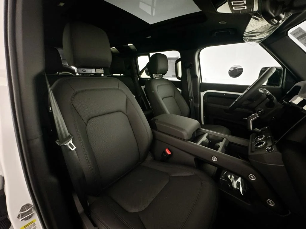 New 2026 Fuji White Land Rover X-Dynamic SE image 29
