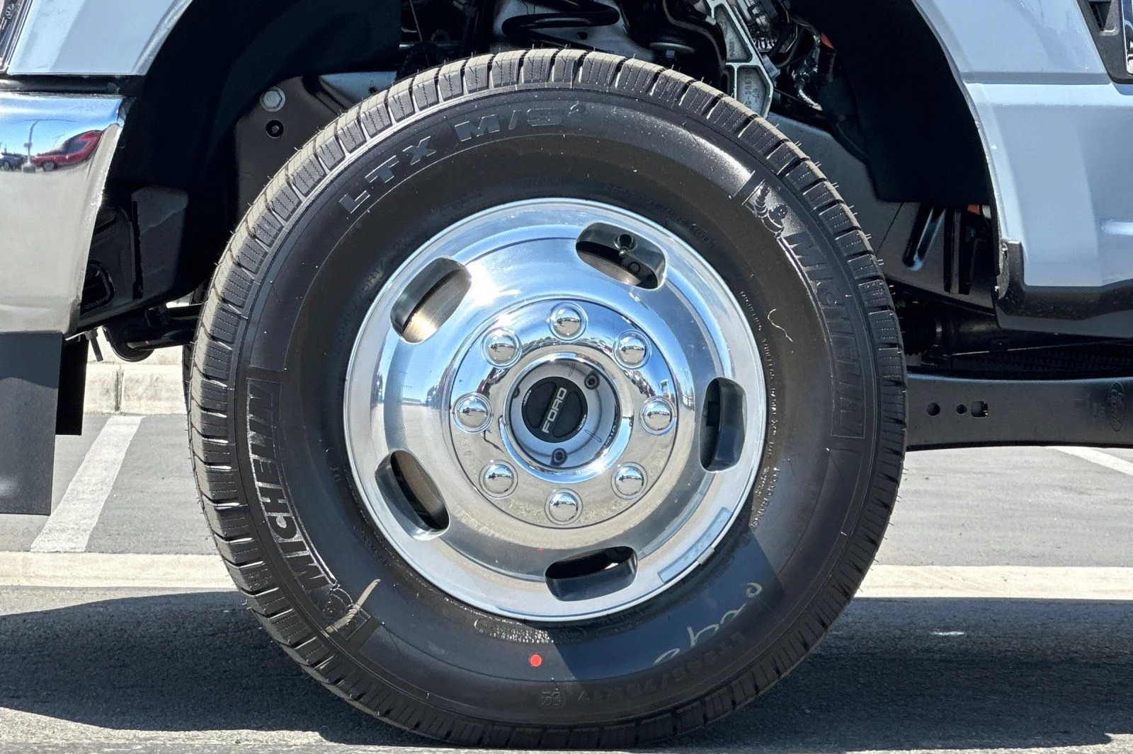 New 2026 Glacier Gray Metallic Tri-Coat Ford F-350® Lariat® image 24