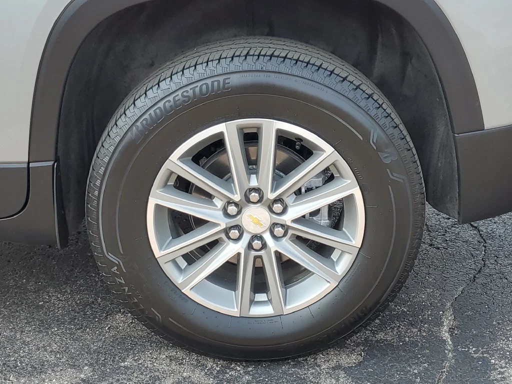 Used 2023 STERLING GRAY METALLIC Chevrolet LS image 32
