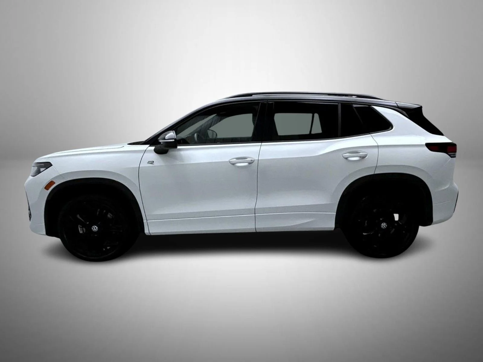Used 2025 White Volkswagen 2.0T SE R-Line Black image 8
