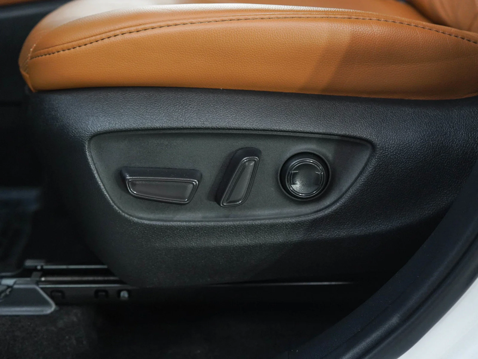 Used 2023  Toyota Hybrid Platinum image 28