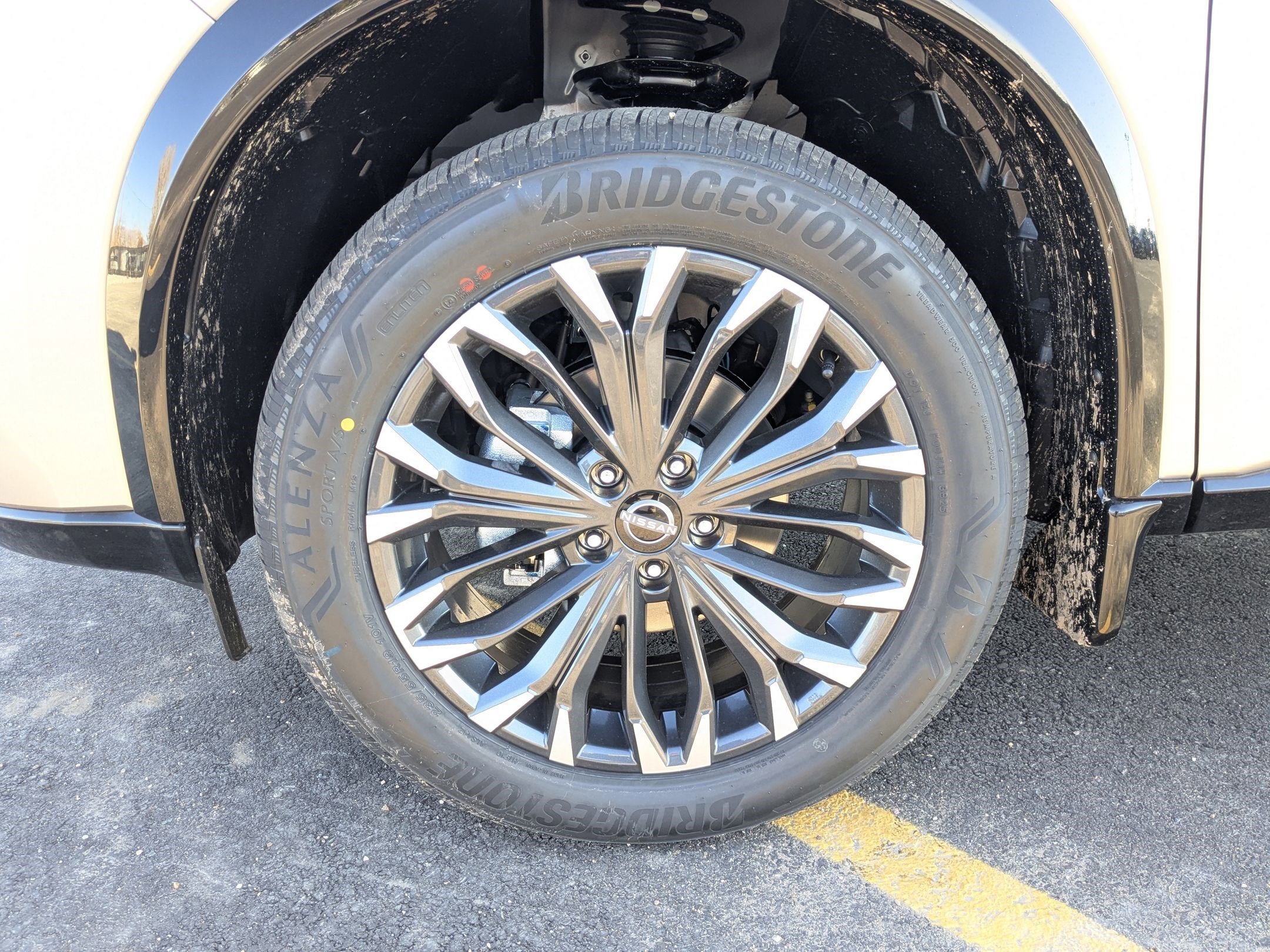 New 2026 Champagne Silver Metallic/Super Black Nissan Platinum image 17