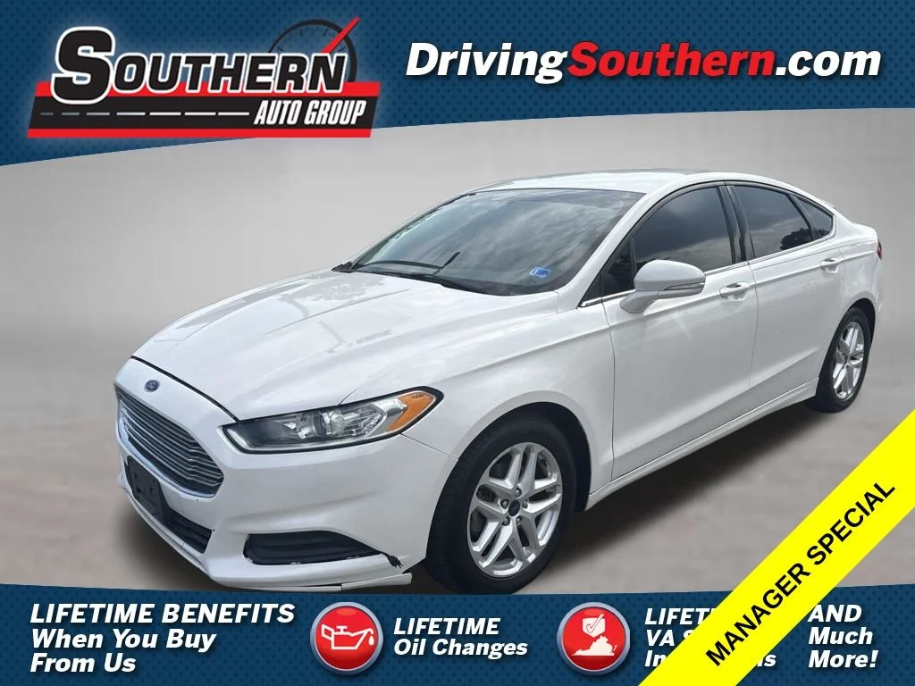 Used 2016 White Ford SE image 1