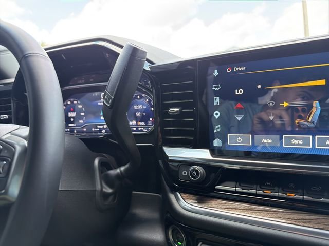 Used 2025 Summit White Chevrolet LT image 27