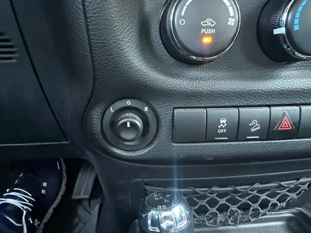 Used 2014 White Jeep Unlimited Sport image 17