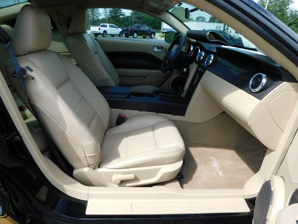 Used 2008 Black Ford V6 Premium image 16